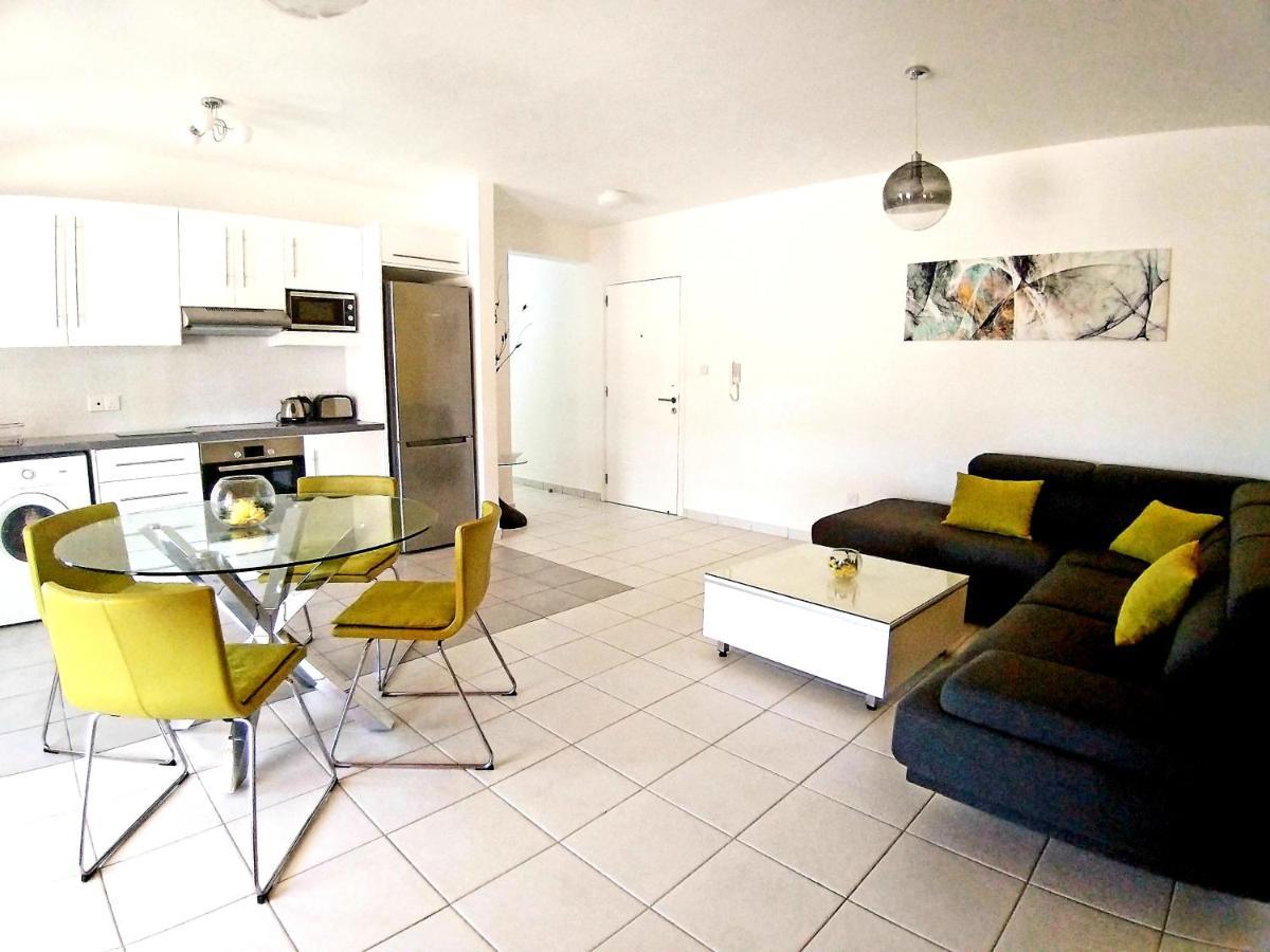 Apartment In The Sun *